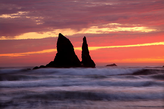 Seastacks, Sunset on the Oregon coast - Photographer David Whitten
